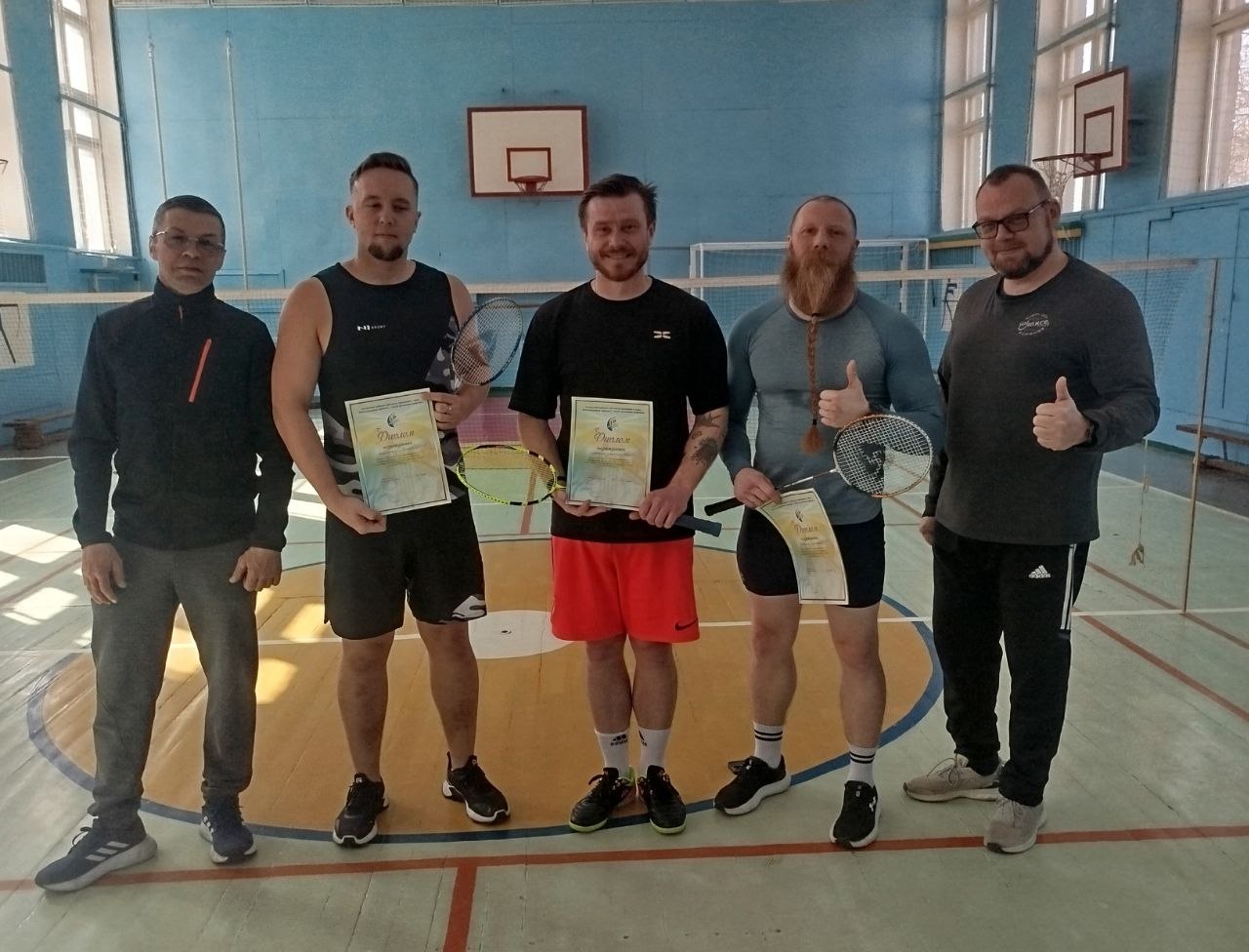 Финальные игры по бадминтону